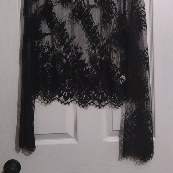 Lace top - Picture 3 of 4